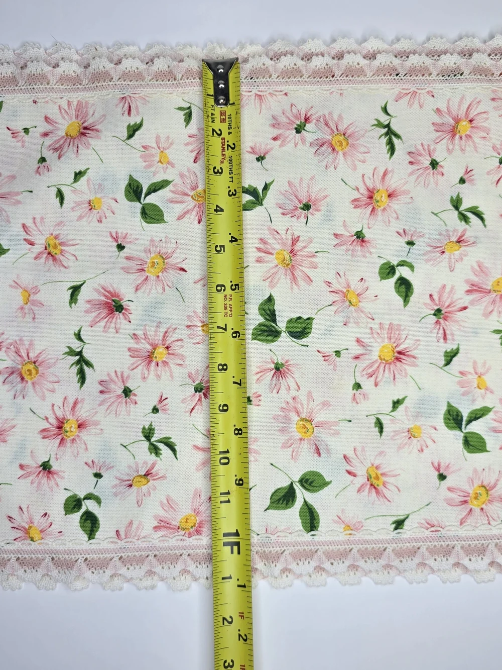 Floral Pink Daisy Lace-Trim Place Mats/  Kitchen Napkins 18